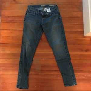 Light wash Guess skinny jeans